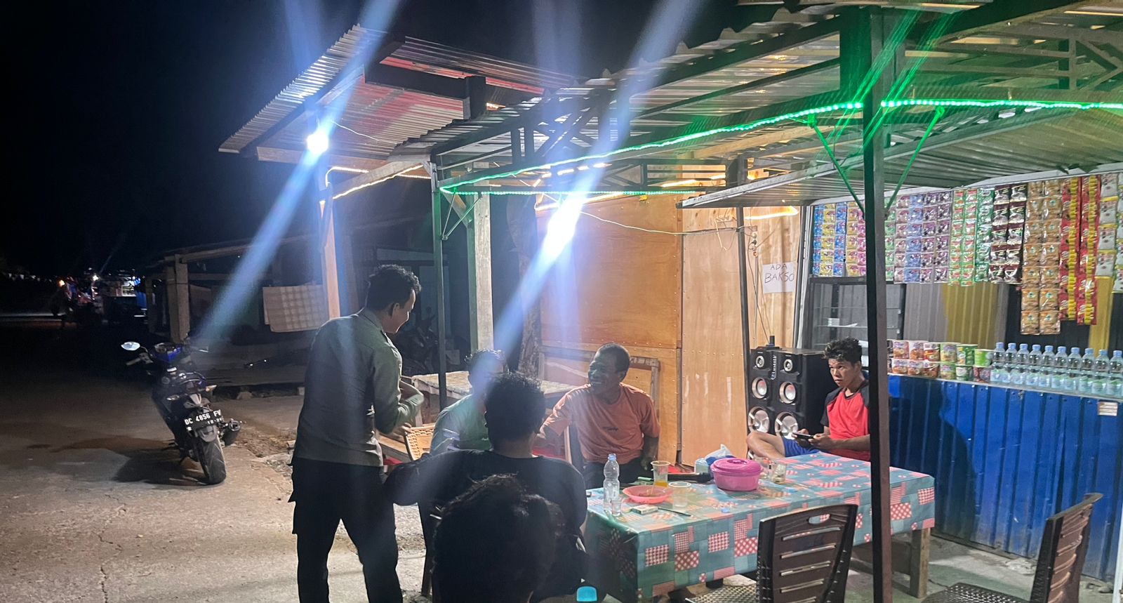 Patroli Malam Bhabinkamtibmas Desa Mahahe, Polres Mamuju Tengah Pastikan Wilayah Tobadak Aman dan Kondusif