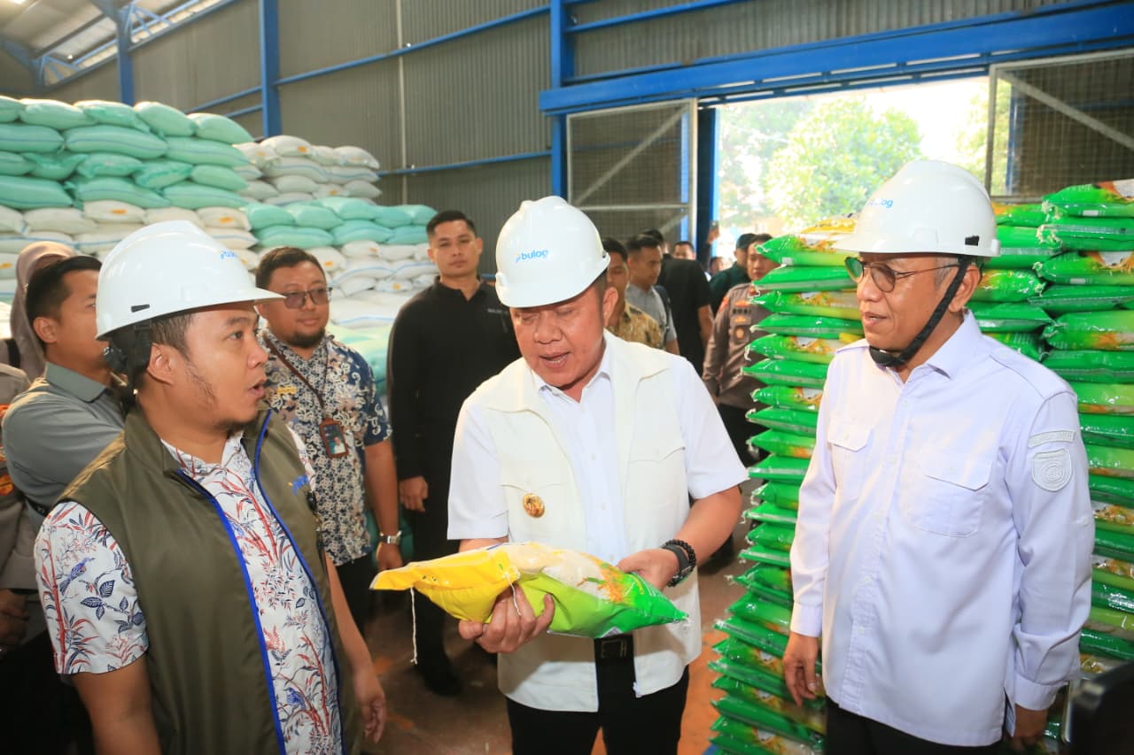 Tinjau Gudang Bulog Lubuklinggau, Gubernur Sumsel Herman Deru Pastikan Stok Beras Aman hingga 10 Bulan ke Depan