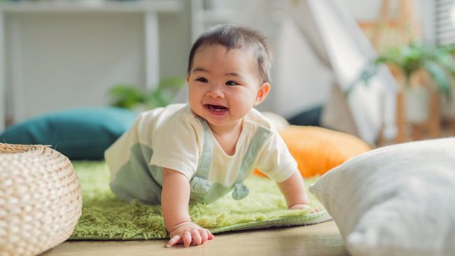 Perkembangan Bayi 0-12 Bulan: Panduan Stimulasi Motorik dan Peran Orang Tua