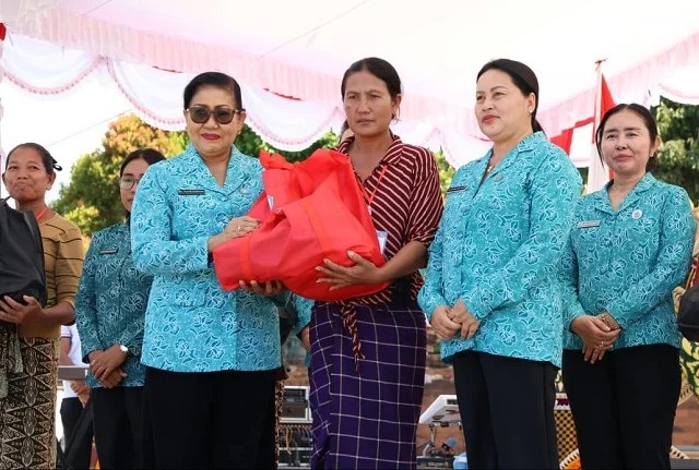 Ketua TP PKK Bali Putri Koster Dorong Bunga Kasna Temukus Jadi Isian Canang Harian, Ini Alasannya