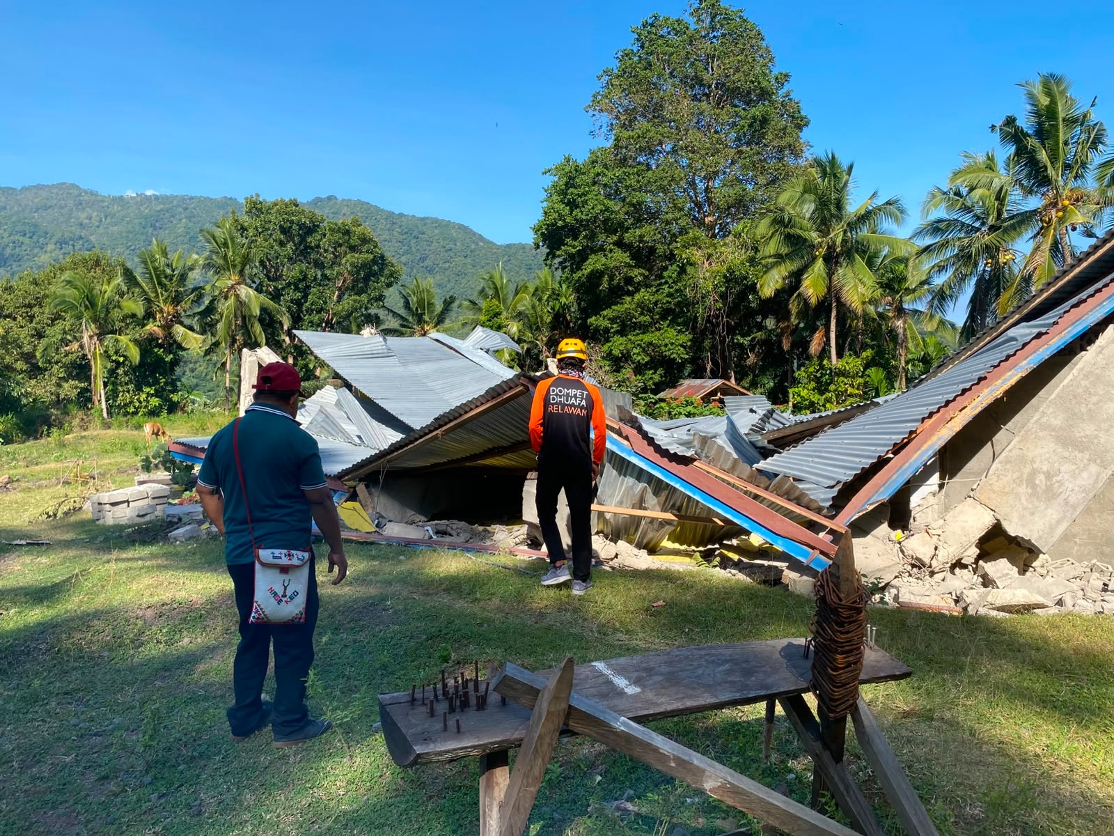 Relawan Dompet Dhuafa Tempuh Jalur Darat 12 Jam ke Nagekeo demi Kirim Bantuan Korban Gempa Flores