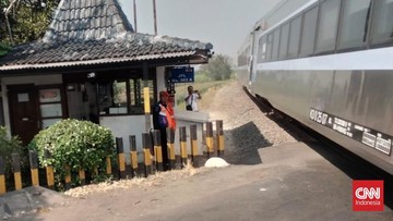 KA Wijaya Kusuma Tabrak Sedan di Jember, Korban Luka Berat Dievakuasi ke Puskesmas