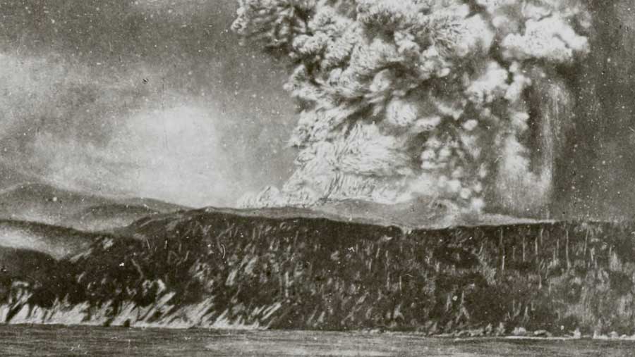 Dentuman Misterius di Jawa Barat Diduga dari Erupsi Anak Krakatau