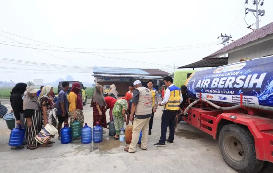 Kementerian PU Salurkan 226 Ribu Liter Air Bersih ke 33 Titik di Kalimantan Barat untuk Atasi Kekeringan dan Karhutla
