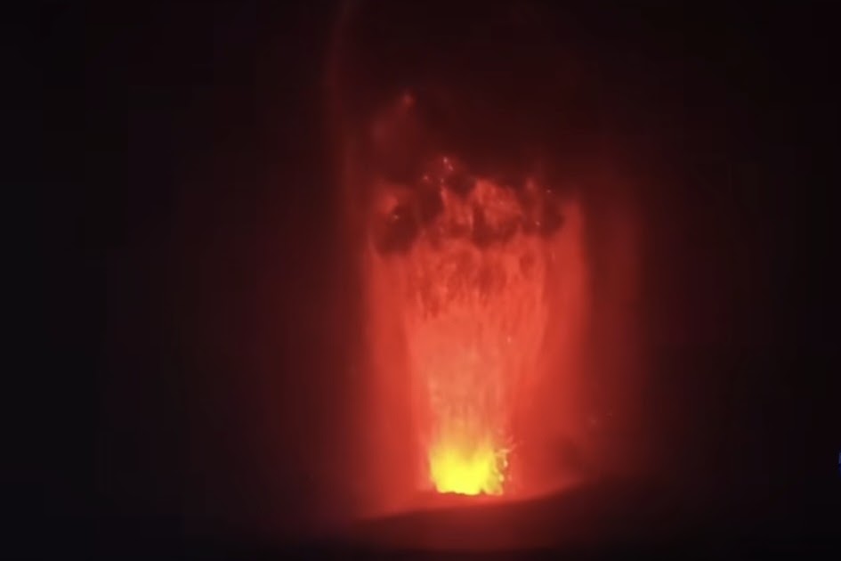 Gunung Anak Krakatau Erupsi Siaga Level III, Semburan Lava Terlihat dari Banten dan Lampung
