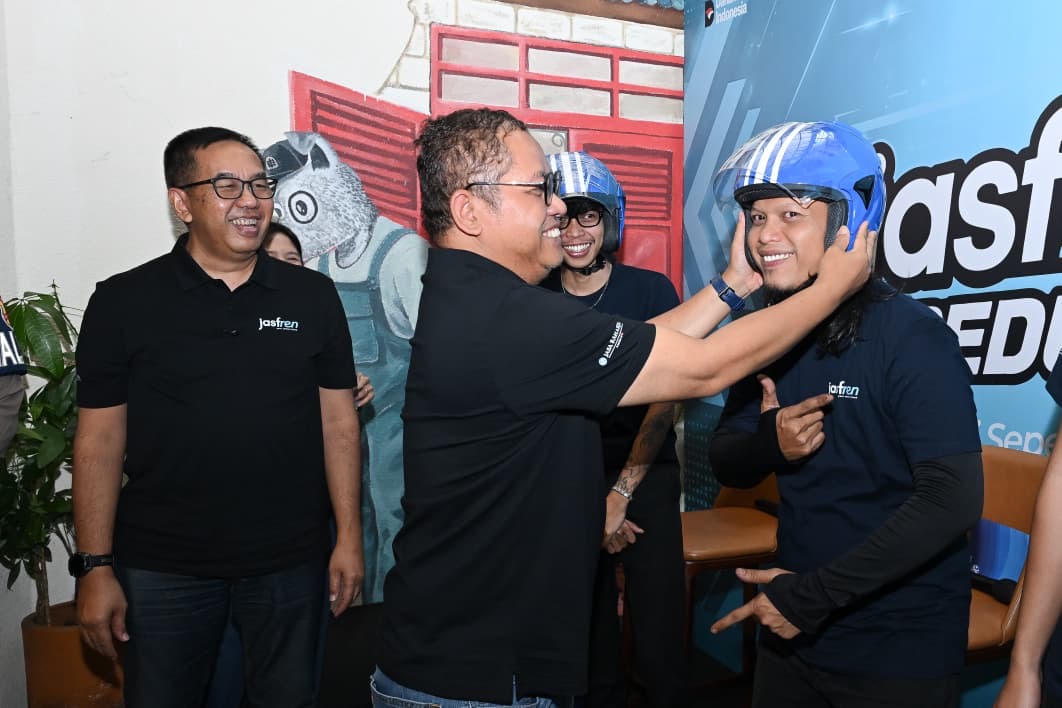 Harpelnas 2026: Jasa Raharja Bagikan Helm SNI hingga Jenguk Korban Kecelakaan, Ajak Warga Sultra Tertib Berlalu Lintas