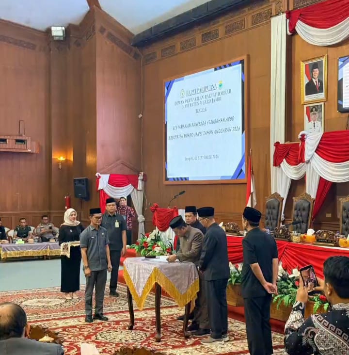 Wakil Ketua DPRD Muaro Jambi Wiranto Pimpin Paripurna Pandangan Fraksi Soal Ranperda Perubahan APBD 2026
