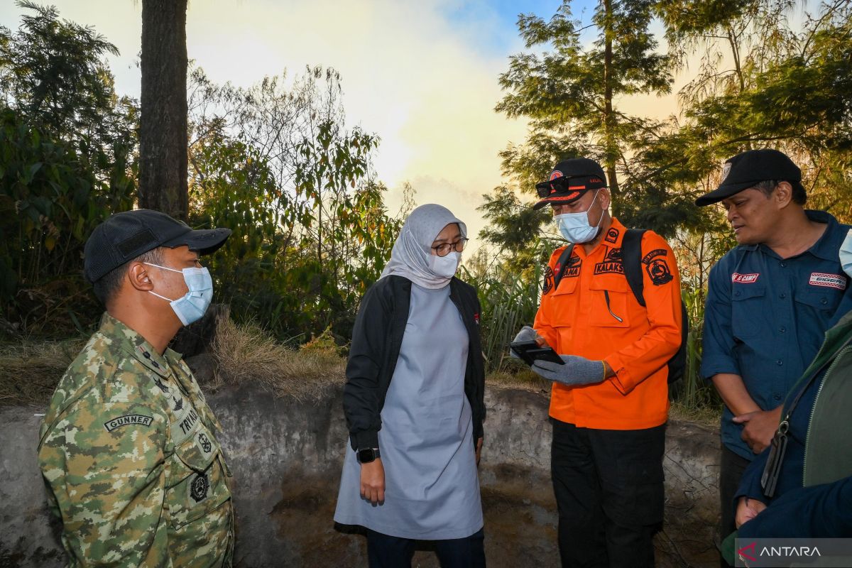 Karhutla Kawah Ijen Masih Menyisakan Puluhan Titik Api, Pemkab Banyuwangi Usul Helikopter Water Bombing ke BPBD Jatim