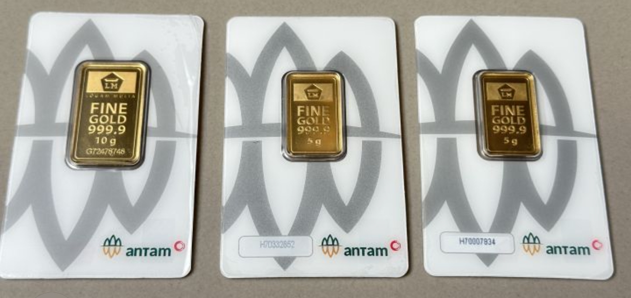 Harga Emas Antam Anjlok Rp30.000 ke Rp2,64 Juta per Gram