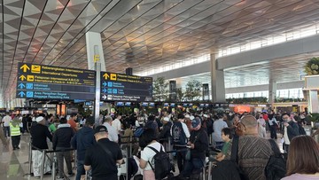 Erupsi Gunung Anak Krakatau Tutup Penerbangan Bandara Soetta hingga Siang