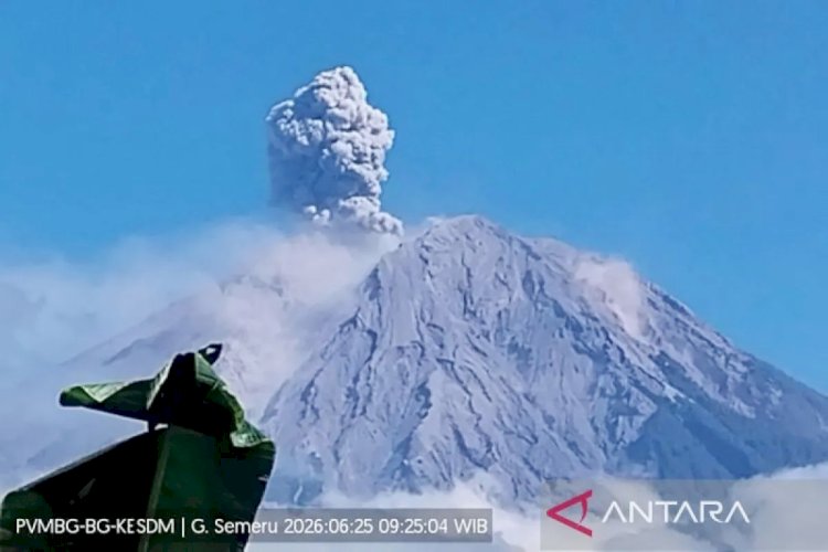 Gunung Semeru Erupsi 1.000 Meter, PVMBG Batasi Aktivitas Wisatawan