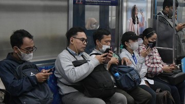 Erupsi Gunung Anak Krakatau Ganggu Perjalanan Udara dan KRL Jabodetabek