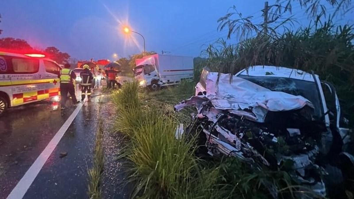 Truk Melompati Jalur Tol di Hualien, Dua Korban Meninggal