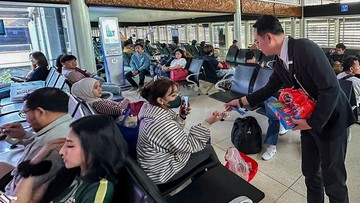 Erupsi Gunung Anak Krakatau Ganggu 209 Penerbangan di Soetta