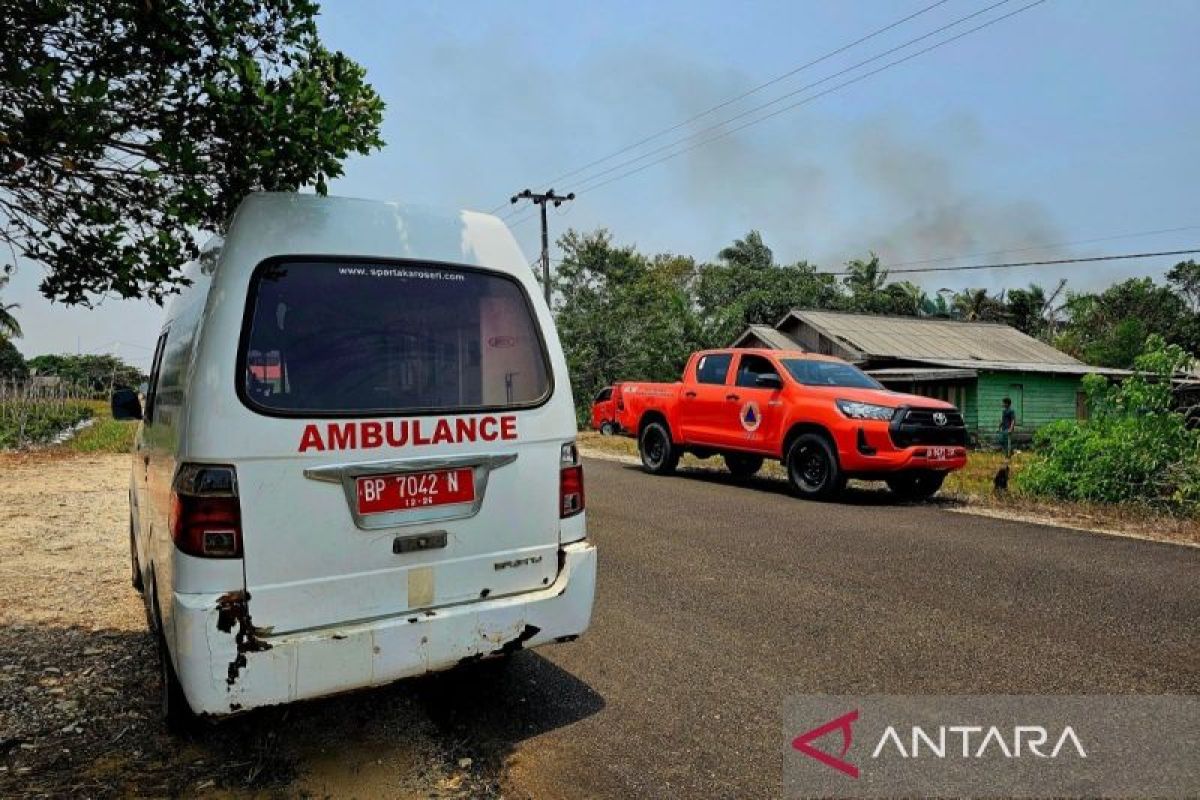 Kebakaran Lahan 20 Hektare Hanguskan Bunguran Batubi Natuna, Petugas Siagakan Ambulans di Lokasi