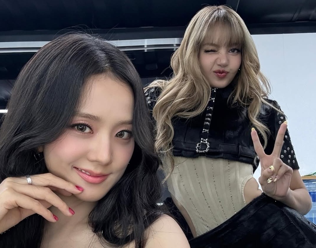 Lisa dan Jisoo BLACKPINK Luncurkan Single Solo Baru Bersamaan