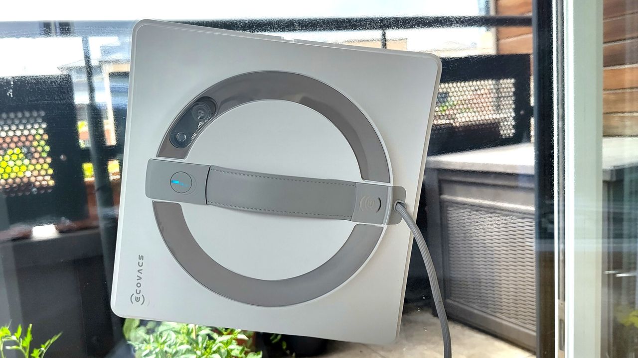 Ecovacs Diskon Robot Pembersih Kaca Winbot hingga 100 Dollar AS
