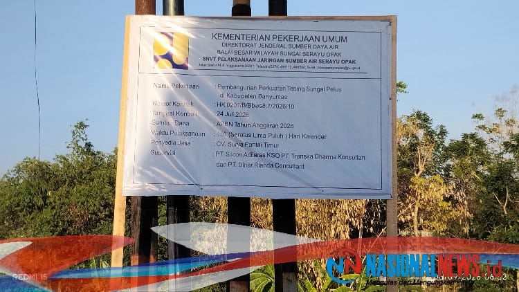 Kementerian PU Bangun Tebing Sungai Pelus, Papan Proyek Tanpa Nilai Anggaran