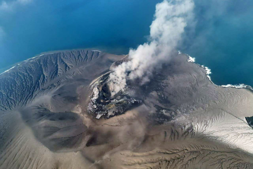 Erupsi Anak Krakatau Dongkrak Saham KAEF, OMED, DKHH; Analis Sebut Sentimen Jangka Pendek