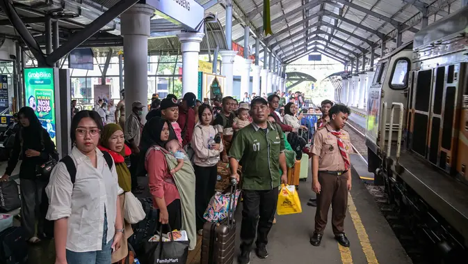 Erupsi Anak Krakatau Ganggu Penerbangan, KAI Siagakan 1.032 Kursi Ekstra Surabaya-Jakarta