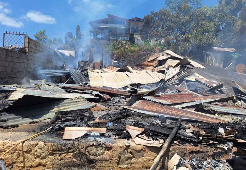 BREAKING NEWS : Tiga Rumah di Lanud Dilalap Api