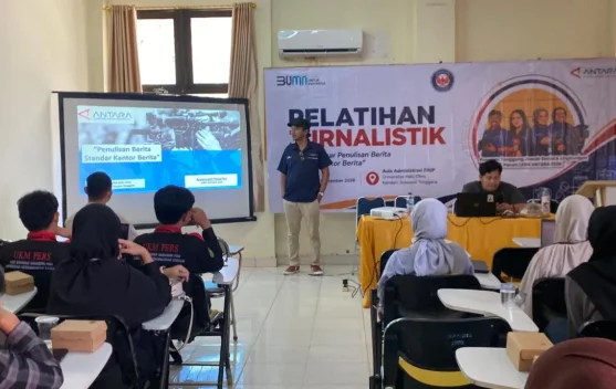 ANTARA Sultra Bekali Mahasiswa UHO Kendari Teknik Menulis Berita Standar Kantor Berita Dunia