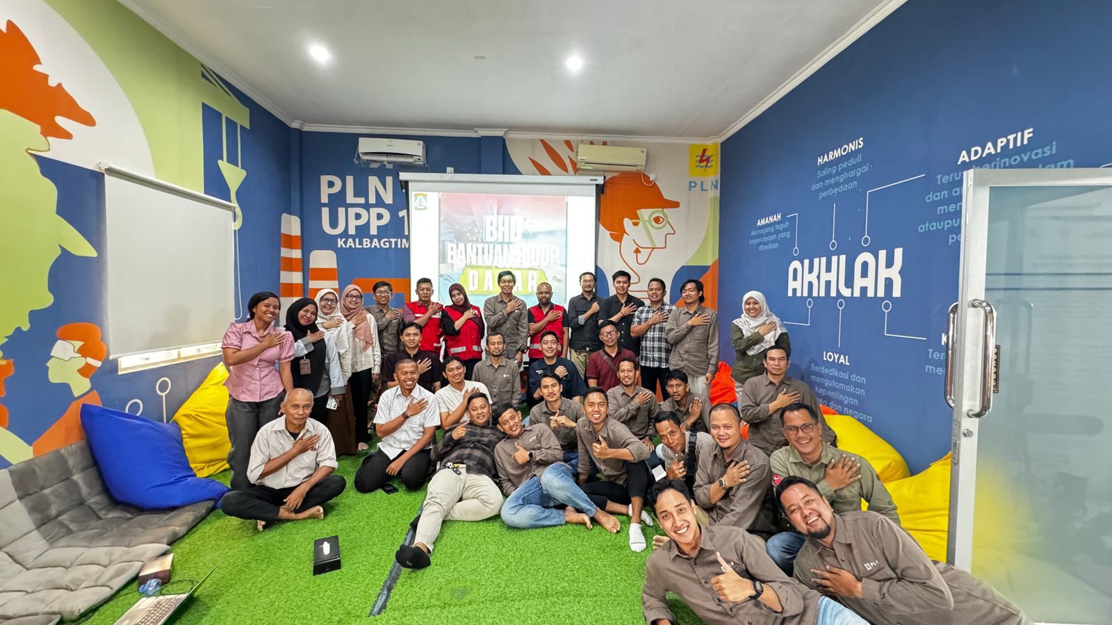 PLN UPP Kaltim 1 Balikpapan Uji Tim Tanggap Darurat Hadapi Serangan Jantung, Pegawai Dilatih BHD oleh PMI