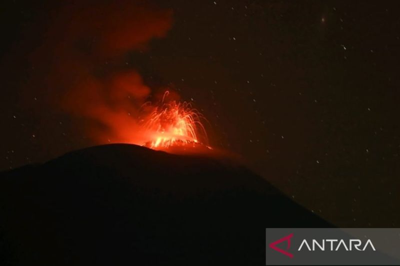 Gunung Ile Lewotolok di Lembata Erupsi Dua Kali Pagi Ini, Kolom Abu Capai 600 Meter dan Disertai Dentuman