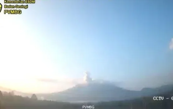 Gunung Ibu di Halmahera Maluku Utara Erupsi Minggu Malam, Kolom Abu 500 Meter dan Warga Diminta Jauhi Radius 2 Kilometer