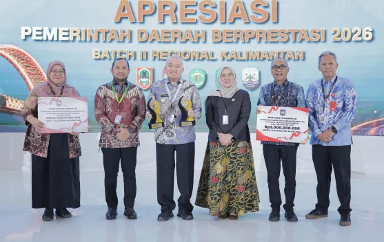 Pemprov Kalsel Raih Dua Penghargaan dari Kemendagri di Balikpapan, Pengelolaan Sampah dan Program Bedah Rumah Diganjar Apresiasi