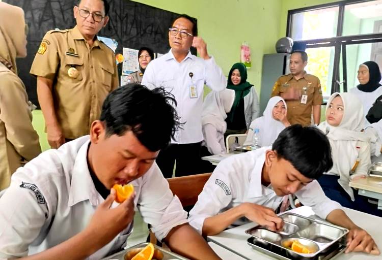 Kunjungan Tenaga Ahli Utama KSP ke SPPG Yogyakarta, Pelajar SMP 10 Sebut Menu MBG Enak dan Disukai