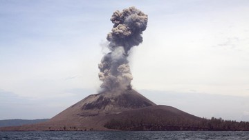 Abu Vulkanik Anak Krakatau Ancam Mesin Jet, Penerbangan Ditunda