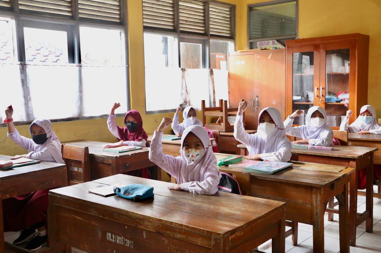Disdik Kota Bandung Wajibkan Masker di Seluruh Sekolah PAUD-SMP Imbas Abu Vulkanik Anak Krakatau