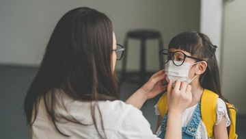 13 Cara Lindungi Anak dari Abu Vulkanik Versi IDAI, Termasuk Aturan Pakai AC dan Kipas
