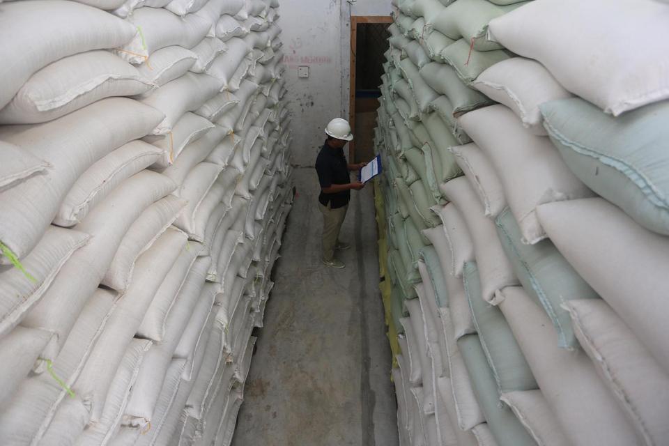Bulog Gelontorkan 110.000 Ton Beras ke Ritel Modern, Stok Nasional 4,9 Juta Ton