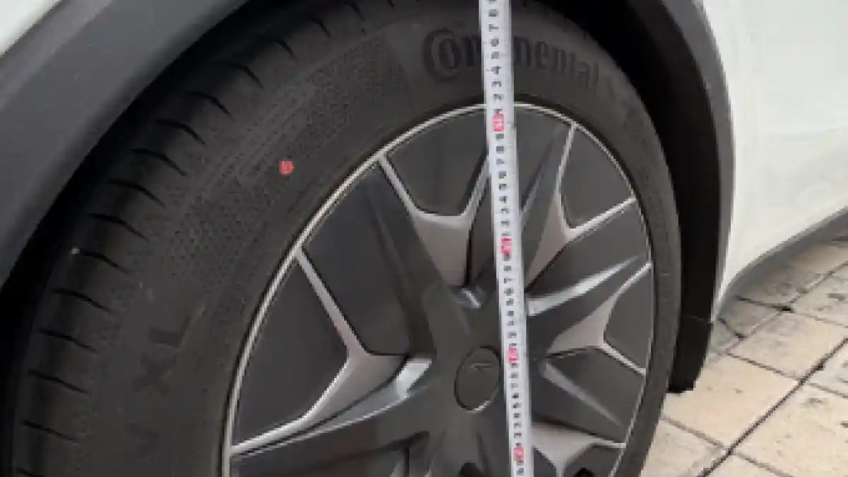 Tesla Model Y L Ambles di Bagian Belakang, Ban Aus Lebih Cepat Usai 9.000 Km