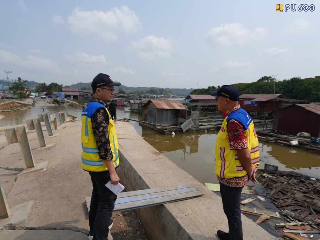 Longsor di Jalan Tenggarong-Samarinda Kian Meluas, Satu Rumah Warga Amblas ke Sungai Mahakam