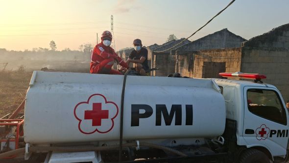PMI Kaltim Salurkan 45 Ribu Liter Air Bersih dan 42 Ribu Masker, 42 Personel Dikerahkan Atasi Kekeringan dan Karhutla