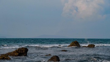 Badan Geologi Catat 8 Erupsi Anak Krakatau pada Selasa, Status Siaga Level III Dipertahankan