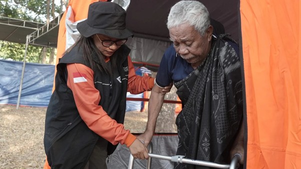 Kisah Abdul di Pengungsian Nagekeo: Lumpuh 2 Tahun Usai Jatuh dari Motor, Kini Bisa Melangkah dengan Walker Bantuan Dompet Dhuafa