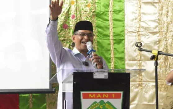 Kakanwil Kemenag Sumbar Dorong MTsN Padang Panjang Wujudkan Madrasah Maju dan Mendunia di Milad ke-48