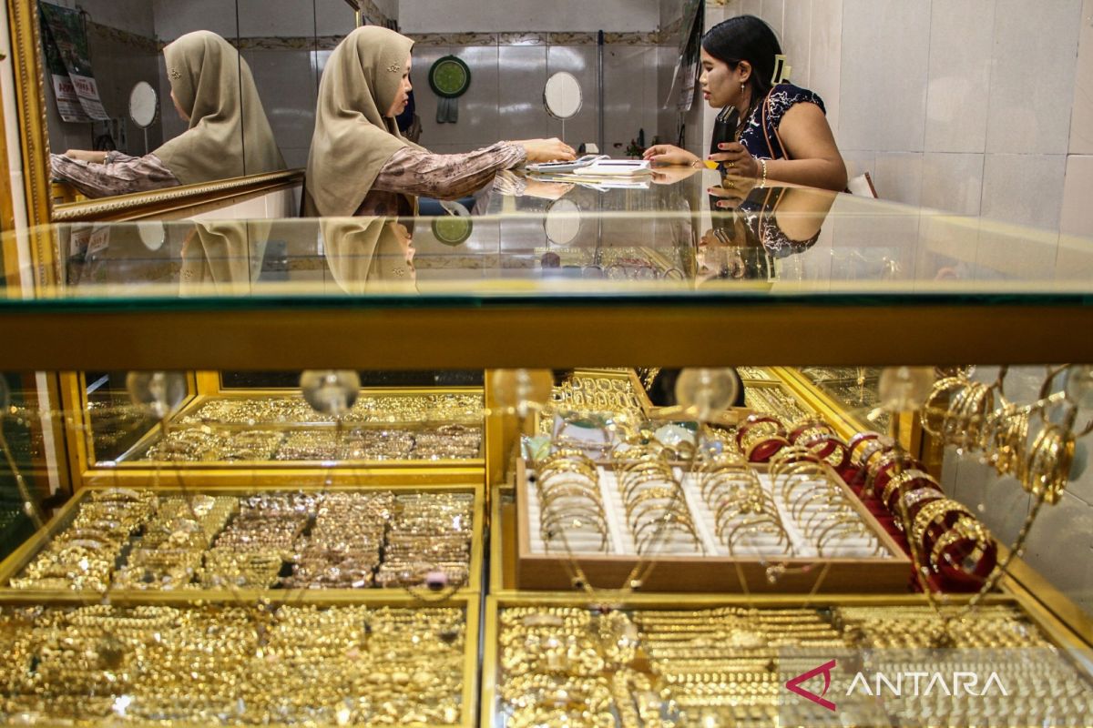 Harga Emas Antam Turun Rp10.000 Jadi Rp2.627.000 per Gram Hari Ini