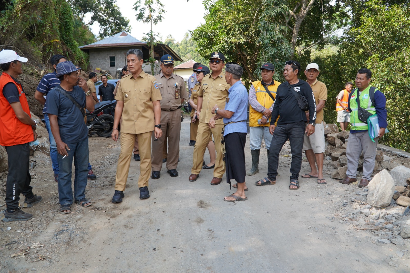 Rehabilitasi Jalan Dencarik-Sidatapa di Buleleng Hampir Rp10 Miliar, Bupati Minta Rampung Desember 2026