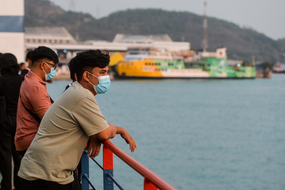 Anak Krakatau Erupsi Tiga Kali Sejak Pagi, Kolom Abu Tak Teramati