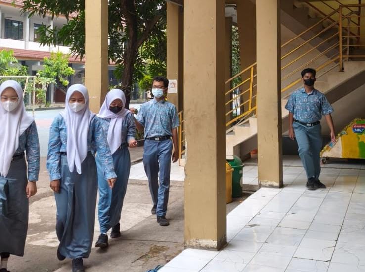 SMAN 1 Karawang Terapkan Masker untuk Siswa, Antisipasi Debu Vulkanik Erupsi Anak Krakatau