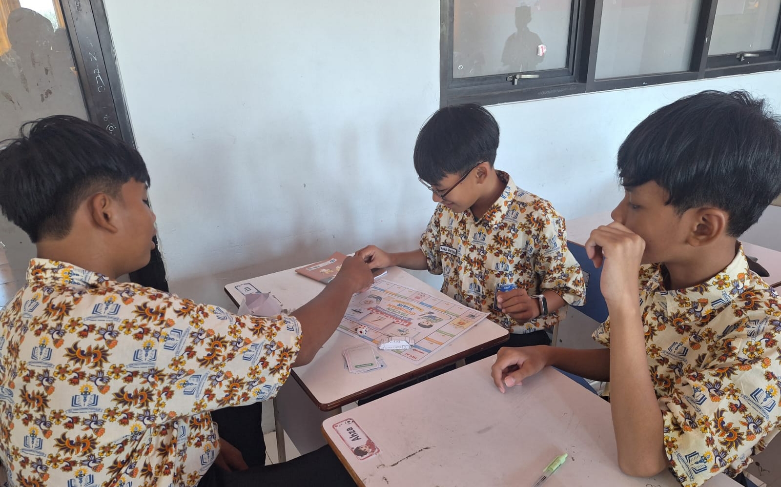 Monopoli Edukatif untuk Belajar Puisi Rakyat, Cara Seru SMP Muhammadiyah 10 Sidoarjo