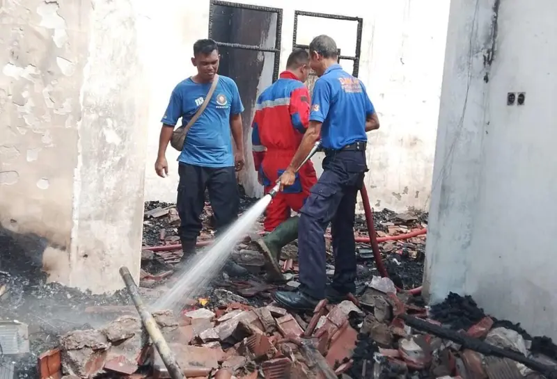 6 Titik Kebakaran Landa Buleleng dalam Sehari, Damkarmat Kerahkan Lima Tangki Air ke Sejumlah Desa