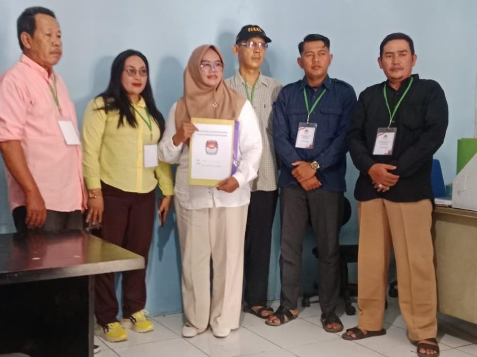 Maju Lagi di Pilkades Kalangsari Karawang, Mantan Kades Teti Firdaus Resmi Daftar ke Panitia