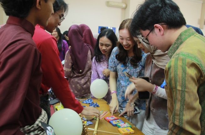 Global Village Summer Peak’26 di Palembang Pertemukan 6 Peserta dari 4 Negara, Kain Jumputan Jadi Sorotan