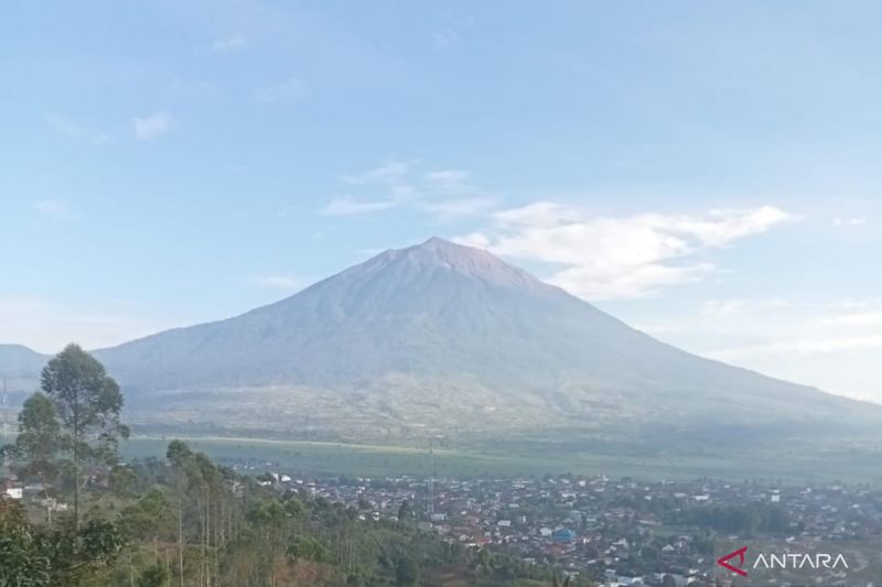 Status Gunung Kerinci Masih Level II Waspada, PVMBG Pastikan Hembusan Asap Putih dari Kawah Bukan Tanda Erupsi